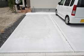 駐車場のアクセントに玉砂利 駐車場のアクセントに玉砂利