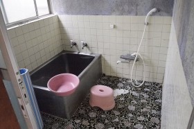 古いタイルのお風呂 古いタイルのお風呂