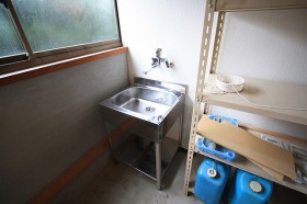 農作業スペースに便利なシンク設置 農作業スペースに便利なシンク設置