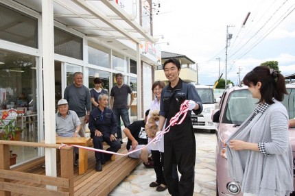 展示場オープン時テープカット