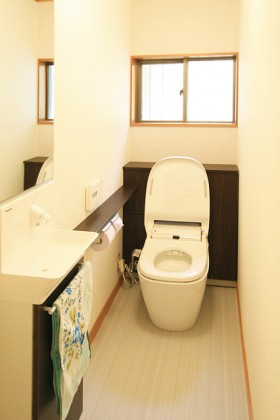 収納の多いトイレリフォーム