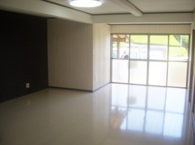 大きな窓からたっぷり採光がとれます 大きな窓からたっぷり採光がとれます
