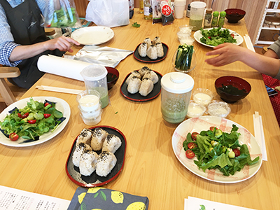 手づくりドレッシングでサラダランチ