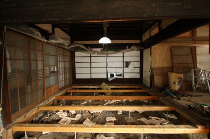 菊川市古民家再生床下のシロアリ