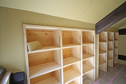 古民家リフォーム／書斎に作り付けの本棚